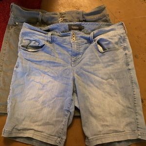 Set of 2 Torrid Plus Size Shorts- Sz 22